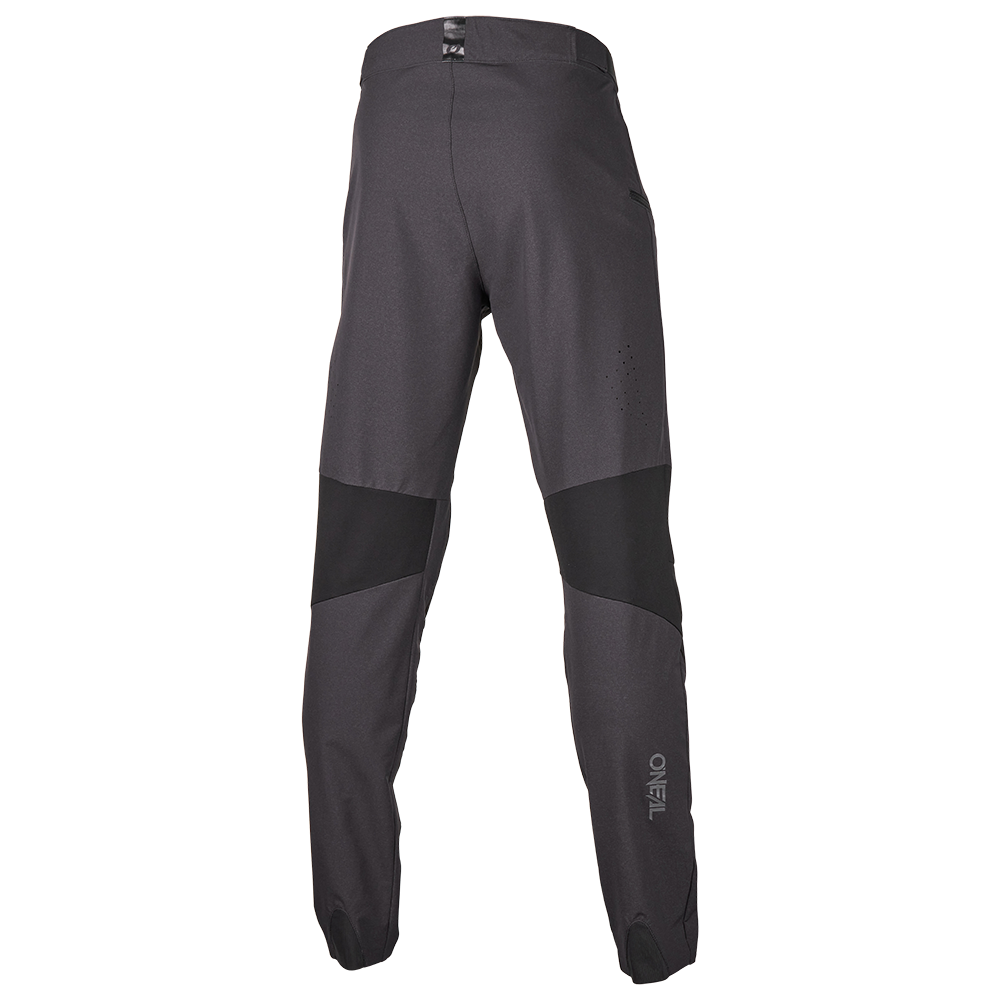Die O'NEAL LEGACY Pants in Dunkelgrau hat schwarze Knieaufnäher, elastische Bündchen und ein dezentes O'Neal-Logo am linken unteren Bein - ideal für Downhill Gravity oder Enduro Race-Performance - auf weißem Hintergrund.