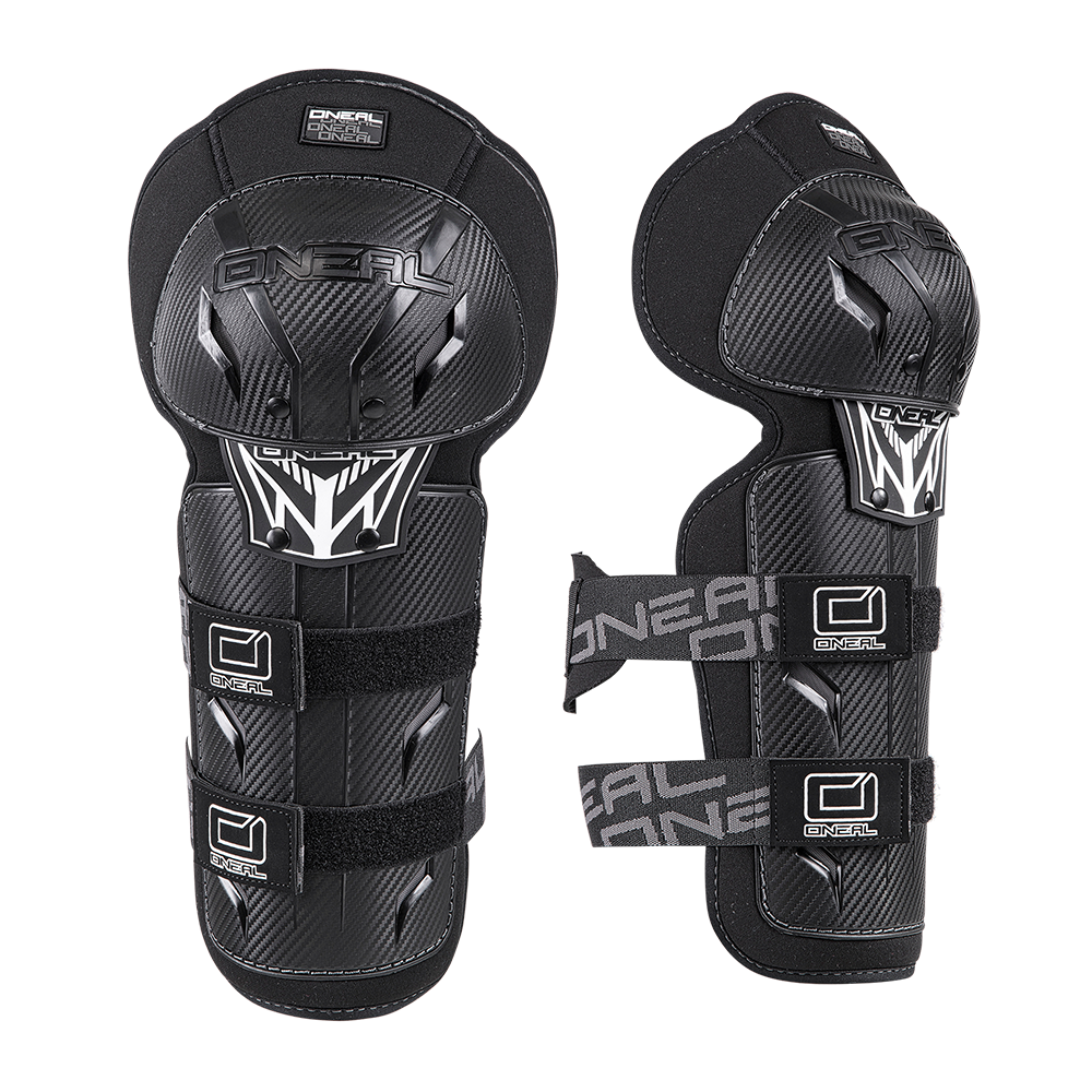 Die O'NEAL PRO III Knieschützer Kinder Carbon Look sind schwarze Knieschützer für Kinder mit schützenden Polstern, harten Außenschalen und verstellbaren Riemen - die ideale Motorsportausrüstung für junge Fahrer.