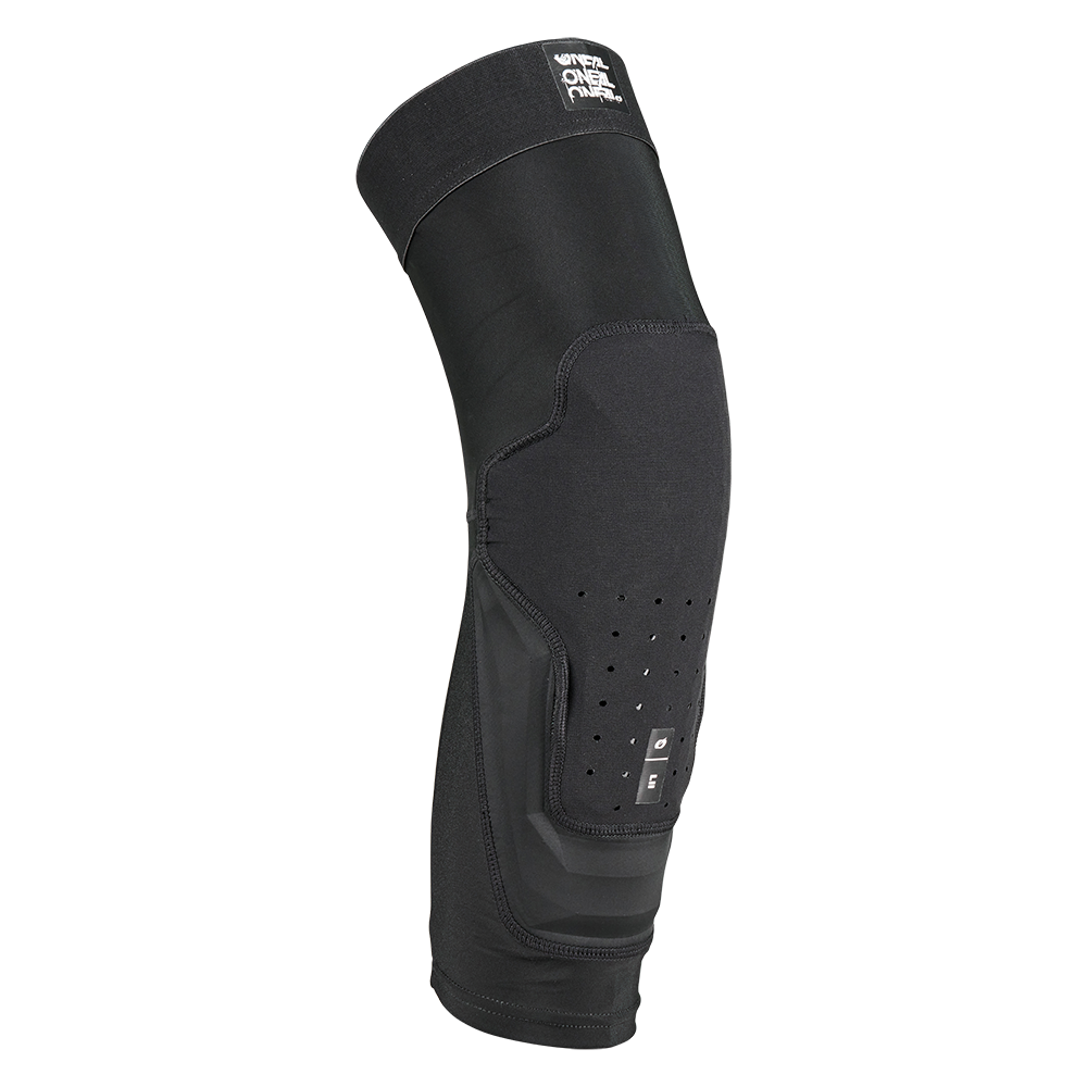 Ein schwarzer O'NEAL DIRT FLX 2.0 Knieschützer mit Crash Cells Technologie, ergonomischem, flexiblem Design, belüfteter Frontpolsterung und elastischer oberer Stulpe auf weißem Grund. Zertifiziert nach EN 1621-2 Level 2 für optimalen Schutz.