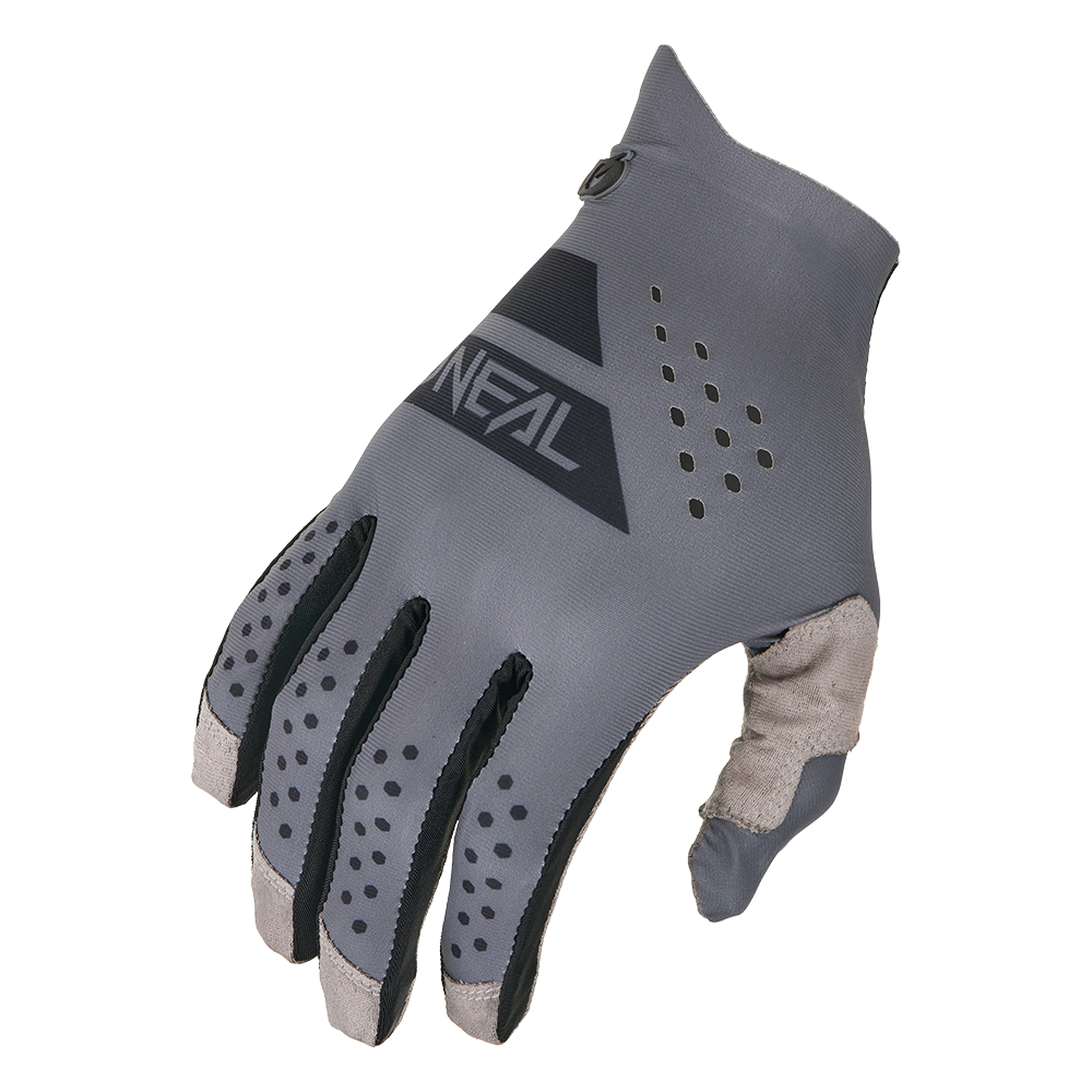 L'O'NEAL Pin It Slip on Glove è un guanto da ciclismo a dita intere grigio e nero con un design geometrico, ventilazione perforata, punte di indice e medio rinforzate e il logo O'NEAL sul dorso della mano.