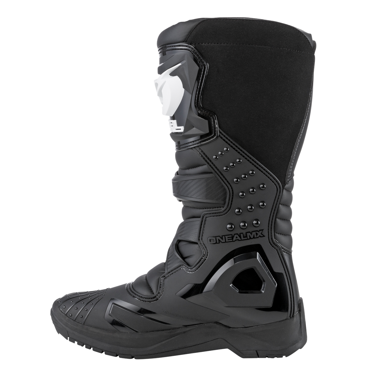 La bota O'NEAL RSX en negro cuenta con protección reforzada, paneles texturizados, tacos metálicos y el logotipo "ONEAL MX" en el lateral. Esta bota de motocross llega hasta la pantorrilla y tiene una suela robusta y duradera.