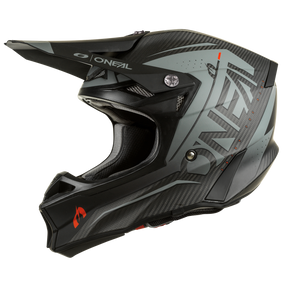 L'O'NEAL 10SRS Carbon Helmet Prodigy è un casco leggero in nero e grigio con accenti rossi, design angolare, visiera e logo O'NEAL. Progettato per l'uso off-road o motocross, qui mostrato in una vista laterale.