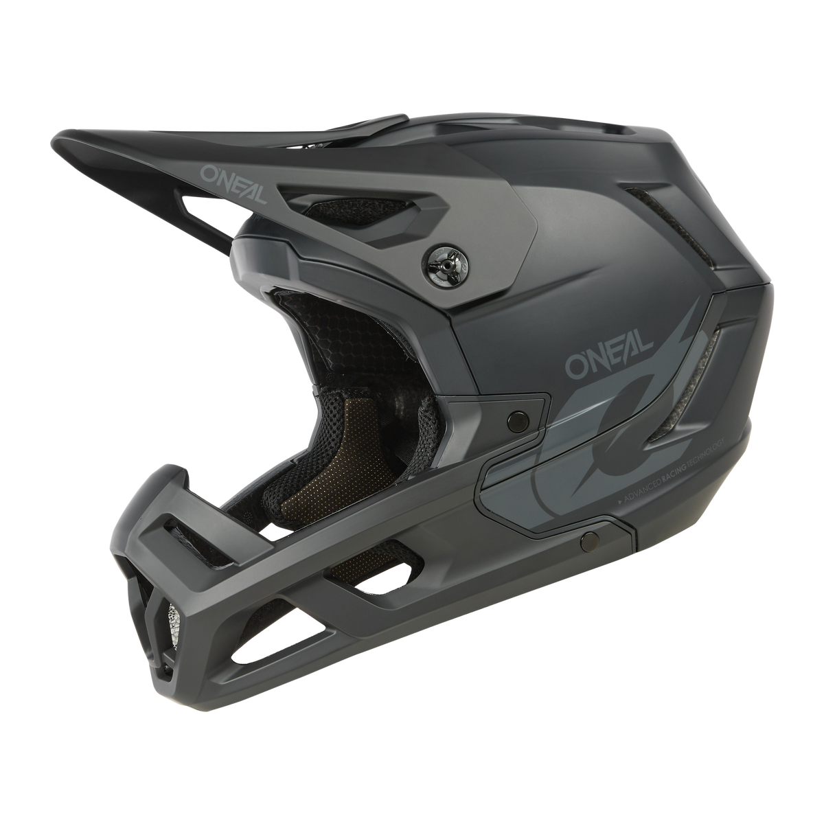Der O'NEAL SL1 Helmet SOLID ist ein matt dunkelgrauer Integralhelm mit Visier, Belüftungsöffnungen und seitlichem O'NEAL-Logo und bietet optimalen Schutz für Ihre Motocross- oder Mountainbike-Ausrüstung.