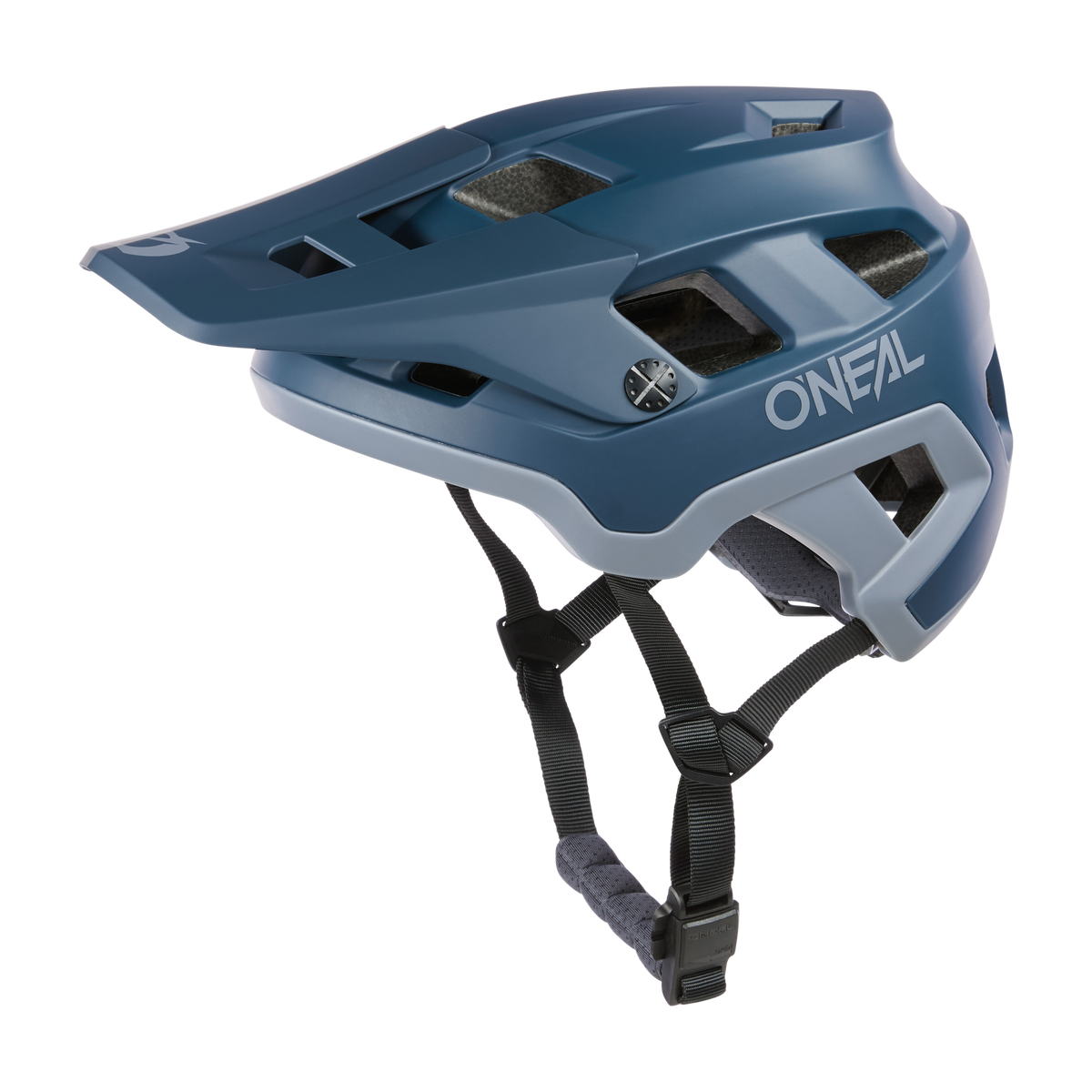 Der O'NEAL DEFENDER Helm SOLID ist ein blauer Fahrradhelm mit Visier, Belüftungsöffnungen, verstellbaren schwarzen Riemen und modernem Design, der zuverlässigen Schutz für Ihre Fahrten bietet.