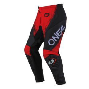 I pantaloni O'NEAL Element SHOCKER in rosso e nero sono caratterizzati dalla scritta "#ONEAL" in bianco, dal logo sulla coscia sinistra, da ginocchia rinforzate e da uno stile motorsport moderno che offre comfort e protezione per ogni corsa.