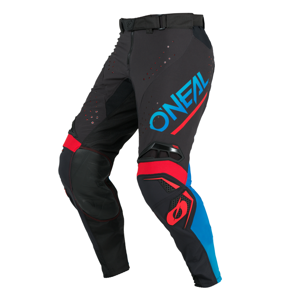 Die schwarze O'NEAL PRODIGY Hose FIVE FOUR hat rote und blaue Akzente, ein großes blaues "ONEAL"-Logo auf dem linken Bein und zusätzliche Schutzeinsätze an den Knien und Oberschenkeln.