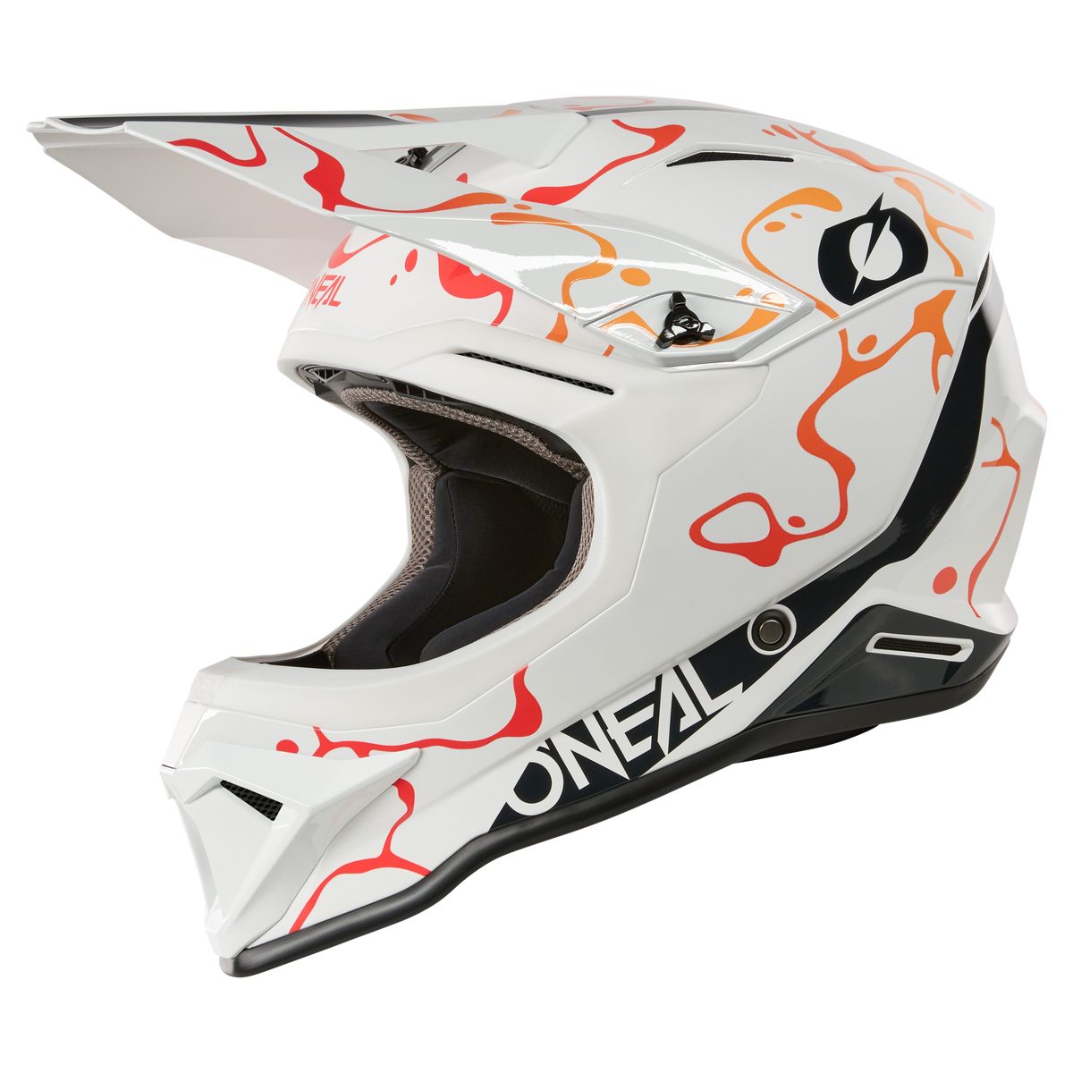 L'O'NEAL 1SRS Helmet SPLASH è un casco da motocross bianco con una grafica astratta arancione e rossa, un logo O'NEAL nero sul lato, una visiera distintiva, un'imbottitura interna visibile e un design aerodinamico moderno.