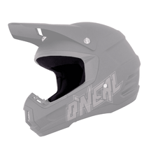El casco O'NEAL Liner & Cheek Pads 2SRS es un casco integral todoterreno negro mate con visera y marca lateral, diseñado para proteger la cabeza cuando se practica motocross.