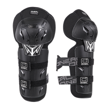 The O'NEAL PRO III knee pads kids carbon look are black knee pads for youths with protective padding, hard outer shells and adjustable straps - the ideal motorsport equipment for young riders.