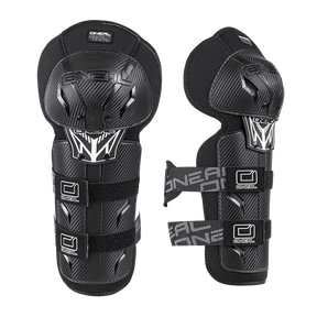 The O'NEAL PRO III knee pads kids carbon look are black knee pads for youths with protective padding, hard outer shells and adjustable straps - the ideal motorsport equipment for young riders.