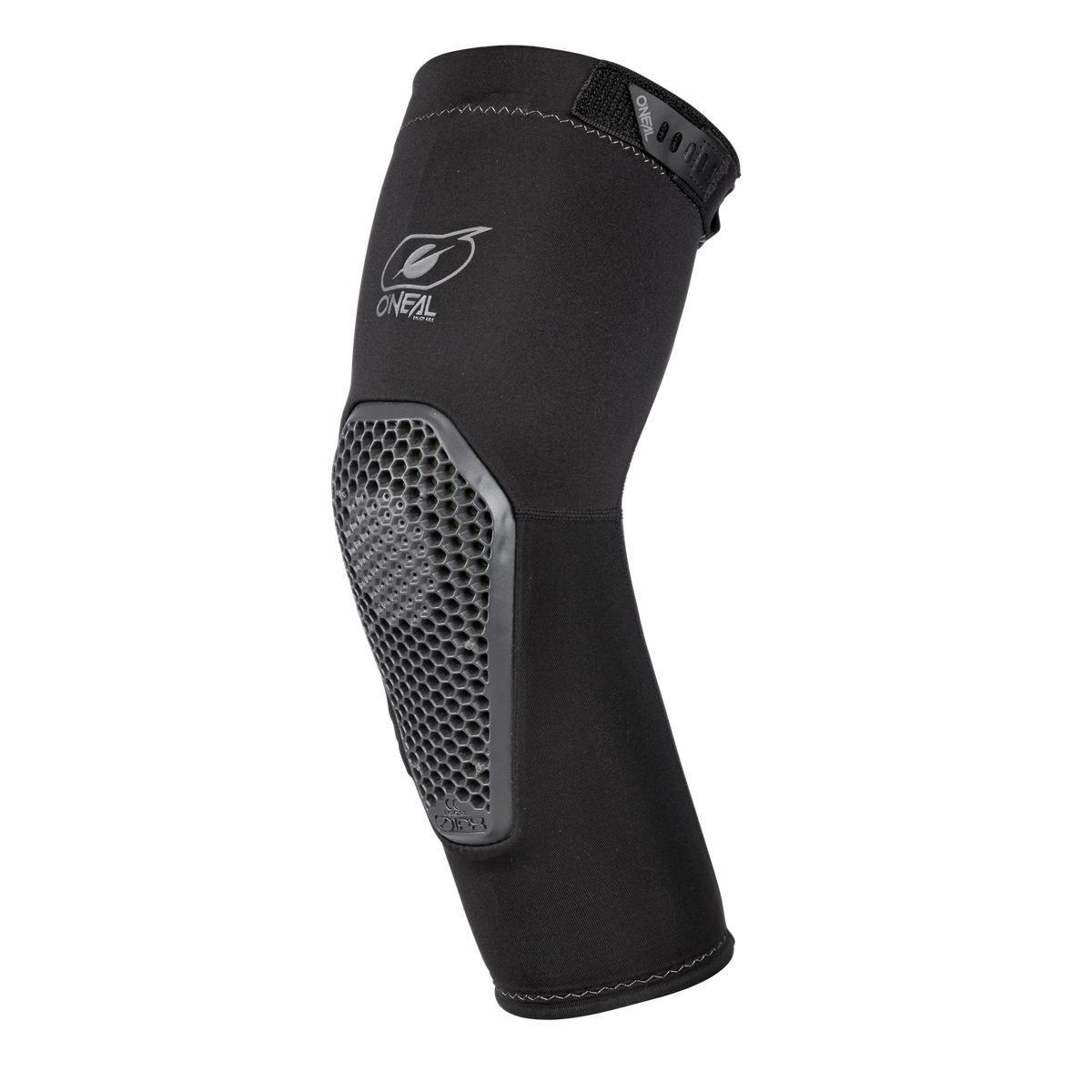 El protector de codo O'NEAL Flow es un protector de codo negro con una almohadilla protectora en forma de nido de abeja fabricada con material flexible e ideal para practicar deporte o ciclismo. Incorpora el logotipo de O'NEAL cerca de la parte superior.
