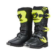 Die O'NEAL RIDER PRO Stiefel Kinder sind schwarze Offroad-Stiefel mit neongelben Akzenten und Schnallen, die mit dem O'NEAL-Logo auf der Vorderseite und an der Seite versehen sind. Sie wurden entwickelt, um jungen Fahrern optimalen Schutz zu bieten.