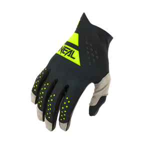 Le gant O'NEAL PIN IT Slip on Glove est un gant de sport noir et gris avec des accents jaunes, avec le logo O'NEAL sur le dos de la main, des perforations pour l'aération et des poignées texturées sur les doigts.
