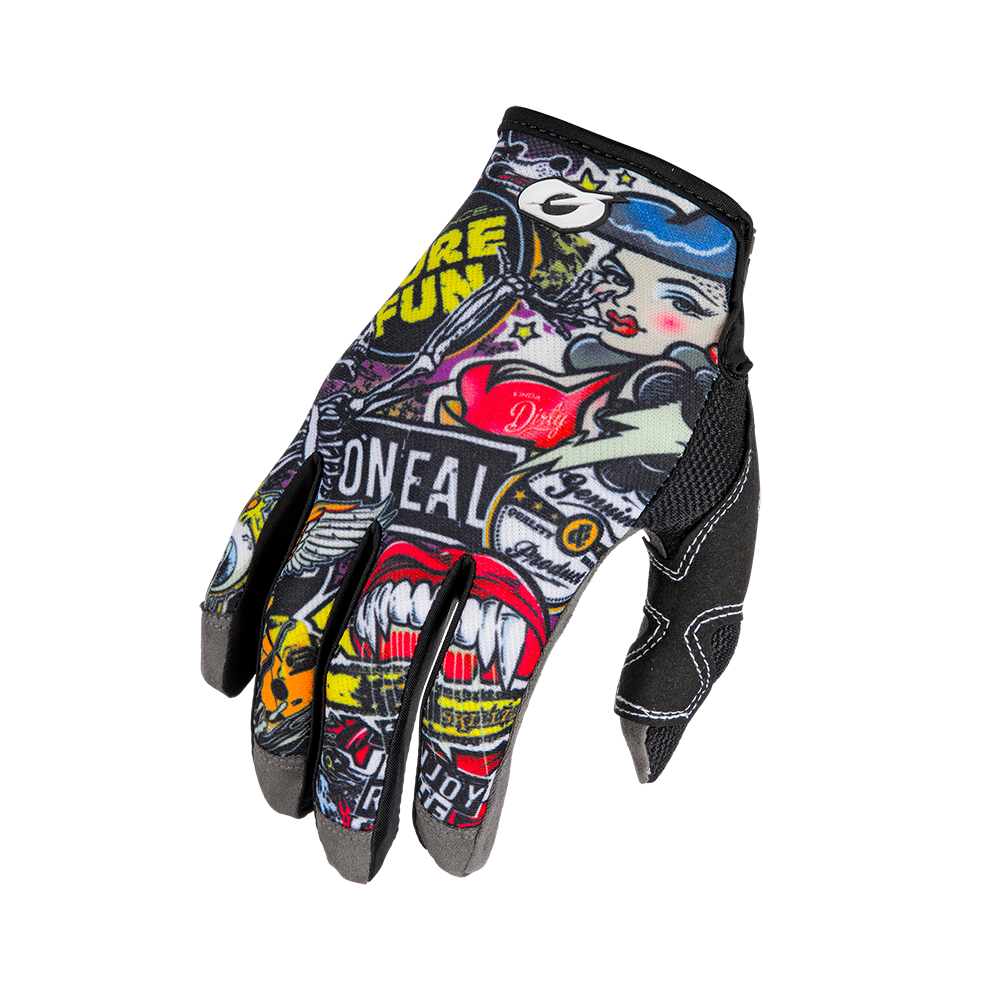 Der O'NEAL MAYHEM Handschuh CRANK von O'NEAL ist ein strapazierfähiger Motocross-Handschuh mit Graffiti-Kunst, einem Frauengesicht mit roten Lippen, lebendigen Grafiken auf Schwarz, schwarzen Fingern und weißen Nähten für auffälligen Stil und Haltbarkeit.