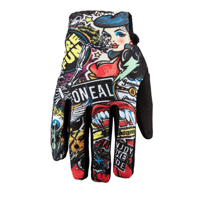 L'O'NEAL Matrix Glove Bambini CRANK, un guanto a dita piene di O'NEAL, presenta grafiche colorate in stile tatuaggio - ragazze pin-up, fiamme, teschi e testi in grassetto come "O'NEAL" e "ENJOY THE RIDE" - che vengono visualizzati con il palmo rivolto verso l'alto.