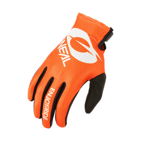 El guante O'NEAL Matrix STACKED en naranja y negro con las letras "O'NEAL" y "ENJOY THE RIDE" en blanco está hecho de material transpirable y perforado, y tiene un cierre de muñeca seguro que garantiza la comodidad en cada salida.