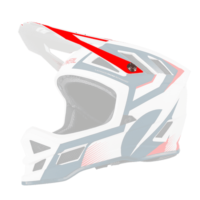Il casco O'NEAL Visor Blade Hyperlite Helmet OXYD è un casco da motocross integrale di colore bianco con motivi geometrici blu e rossi e ventilazione sui lati e sulla mentoniera.