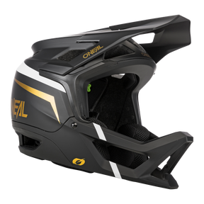 Der O'NEAL TRANSITION Helm FLASH ist ein mattschwarzer Integralhelm mit goldenen und weißen Akzenten, einem großen Visier, seitlichen Belüftungsöffnungen und dem O'NEAL-Logo - entwickelt, um bei jeder Fahrt optimalen Schutz zu bieten.