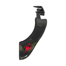 El O'NEAL Left-Hand Side Part TRON Neckbrace tiene un diseño negro curvado con un dibujo de panal verde y el logotipo rojo en la parte delantera, y ofrece un soporte protector para los deportistas.