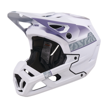El casco O'NEAL SL1 TERRA de color blanco es un casco integral para bicicleta de montaña con detalles en morado, visera y acolchado interior negro: el equipamiento perfecto para una protección óptima en los senderos.
