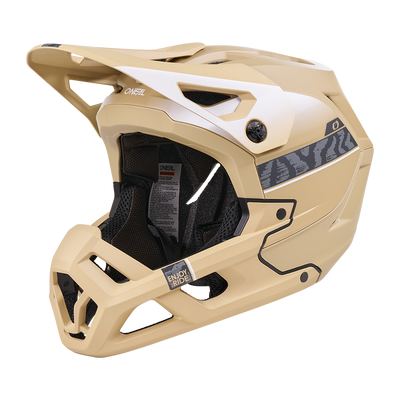 Il casco O'NEAL SL1 TERRA è un casco integrale da mountain bike color sabbia con interni neri, aperture di ventilazione, visiera, strisce laterali discrete e marchio - che offre una protezione ottimale come equipaggiamento per i terreni più impegnativi.
