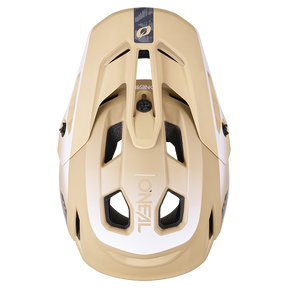 Vista dall'alto del casco O'NEAL SL1 TERRA in beige e bianco, con aperture di ventilazione, design aerodinamico per una protezione ottimale e logo O'NEAL bianco al centro: un equipaggiamento accattivante.