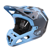 Der O'NEAL SL1 Helm GLACIOR ist ein blauer Fullface-Mountainbike-Helm mit Visier, Kinnschutz, Belüftungsöffnungen und gepolstertem Innenfutter. Das O'NEAL-Logo steht für hochwertige Ausrüstung und optimalen Schutz beim Fahren.