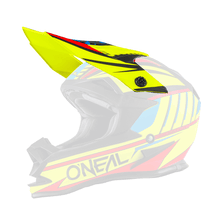 Der O'NEAL Visor 7SRS Helmet CHASER ist ein offener Offroad-Helm in den Farben Gelb, Schwarz, Rot und Blau mit einem auffälligen "O'NEAL"-Schriftzug an der Seite.
