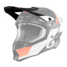 Der O'NEAL Visor 10SRS Hyperlite Helm BLUR von O'NEAL ist ein schwarz-weiß-orangefarbener Offroad-Helm mit Visier, Belüftungsöffnungen und gepolsterter Innenausstattung, dargestellt in der Seitenansicht auf transparentem Hintergrund.