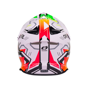 La parte frontal del Casco O'NEAL F-SRS CRUX presenta llamativos motivos geométricos en rojo, naranja, verde, negro y blanco, aberturas de ventilación y el logotipo O'NEAL en el centro.
