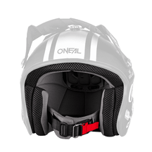 Der O'NEAL Liner & Cheek Pads SLAT Helm in Schwarz und Weiß verfügt über eine gepolsterte Innenausstattung, Lüftungsschlitze und eine rote Kinnriemenschnalle. Er ist von vorne auf einem transparenten Hintergrund abgebildet.