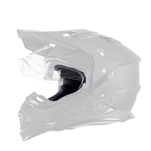 Der O'NEAL Padding Kit SIERRA Helm ist ein mattschwarzer, modularer Motorradhelm mit klarem Visier, kantigen Belüftungsöffnungen, Off-Road-Styling und dem "O'NEAL"-Logo an der Seite für ein stabiles, schützendes Design.