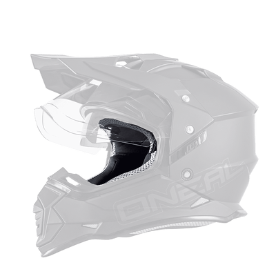 Le casque O'NEAL Padding Kit SIERRA est un casque de moto modulaire noir mat avec une visière claire, des ouvertures de ventilation anguleuses, un style tout-terrain et le logo "O'NEAL" sur le côté pour un design stable et protecteur.