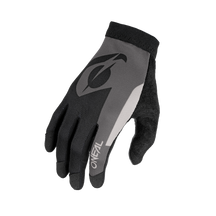El guante O'NEAL AMX Nanofront ALTITUDE es un guante negro y gris con palmas y dedos reforzados y el logotipo de O'NEAL. Se ha desarrollado para un buen ajuste y es ideal para ciclistas como el campeón del mundo de DH Greg Minnaar.
