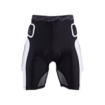 El PRO SHORT de O'NEAL es un culotte de ciclismo en blanco y negro con inserciones de malla y acolchado en las caderas y los muslos. Ofrecen una protección de primera clase sobre un fondo blanco limpio.