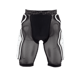 Le short O'NEAL KAMIKAZE est un short rembourré noir et blanc avec des inserts en mesh et un rembourrage latéral dur de O'NEAL, conçu pour le sport ou le cyclisme, présenté sur un fond transparent.