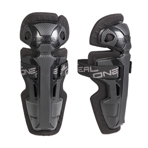 Les genouillères O'NEAL PRO II pour enfants look carbone sont des genouillères pour jeunes avec des sangles réglables et des coques en plastique dur qui offrent une excellente protection pour le BMX, le VTT ou le MX.