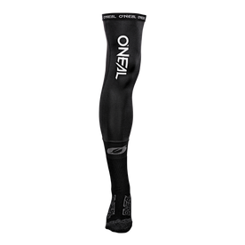 Un único calcetín O'NEAL PRO XL de color negro con la marca en blanco, diseñado para uso deportivo - perfecto como calcetín transpirable para rodillas de ciclistas de montaña o motocross - sobre un fondo negro liso.