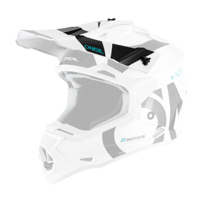 El Casco O'NEAL Visor 2SRS SLICK es un casco de motocross blanco y negro con motivos geométricos, visera en pico, zonas de ventilación, un diseño moderno y anguloso y la marca "O'NEAL" en el lateral.
