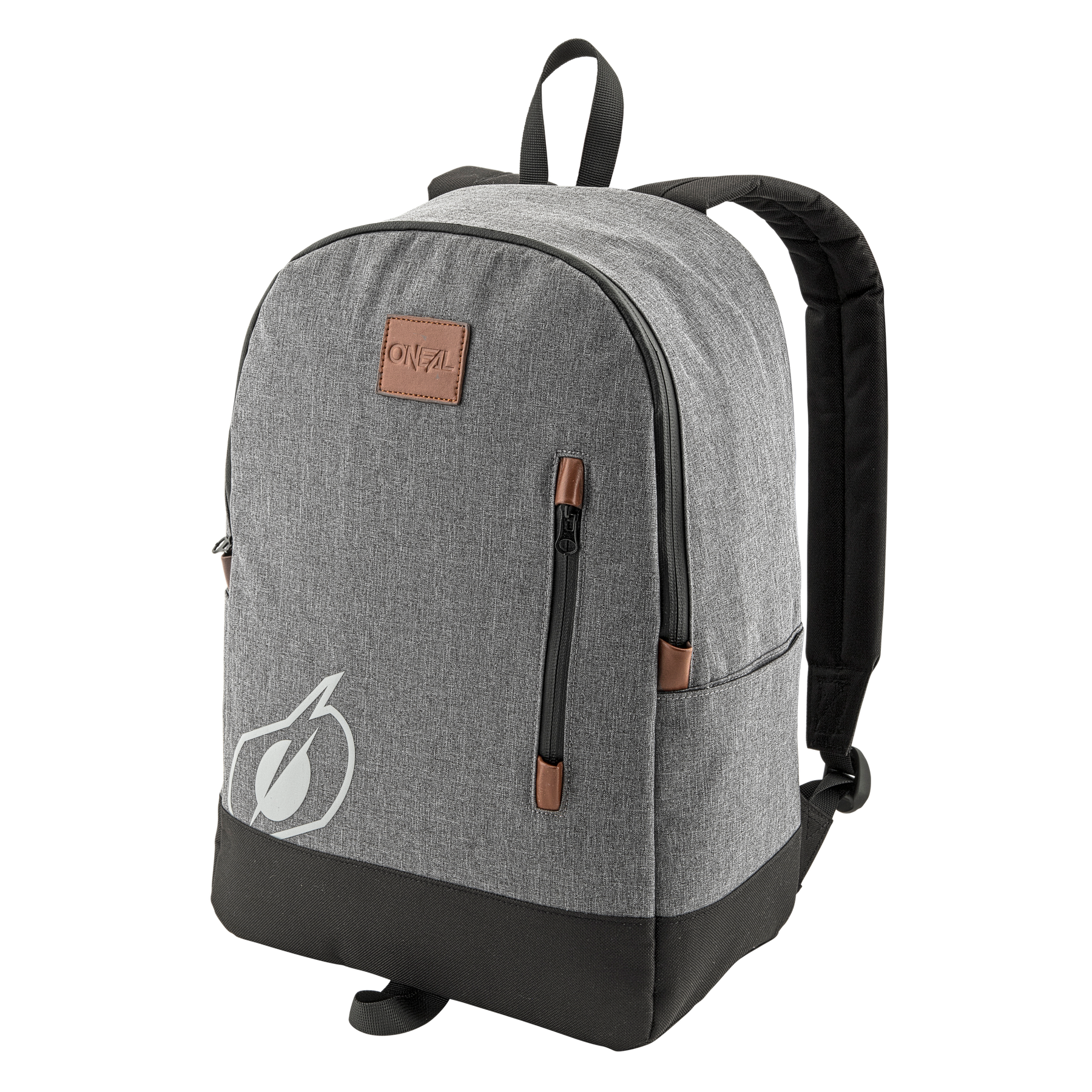 Der O'NEAL Rucksack von O'NEAL in Grau-Schwarz mit braunem Patch und weißem Blatt-Logo bietet viel Stauraum, ein Frontfach mit Reißverschluss, eine Seitentasche sowie gepolsterte Schultergurte.