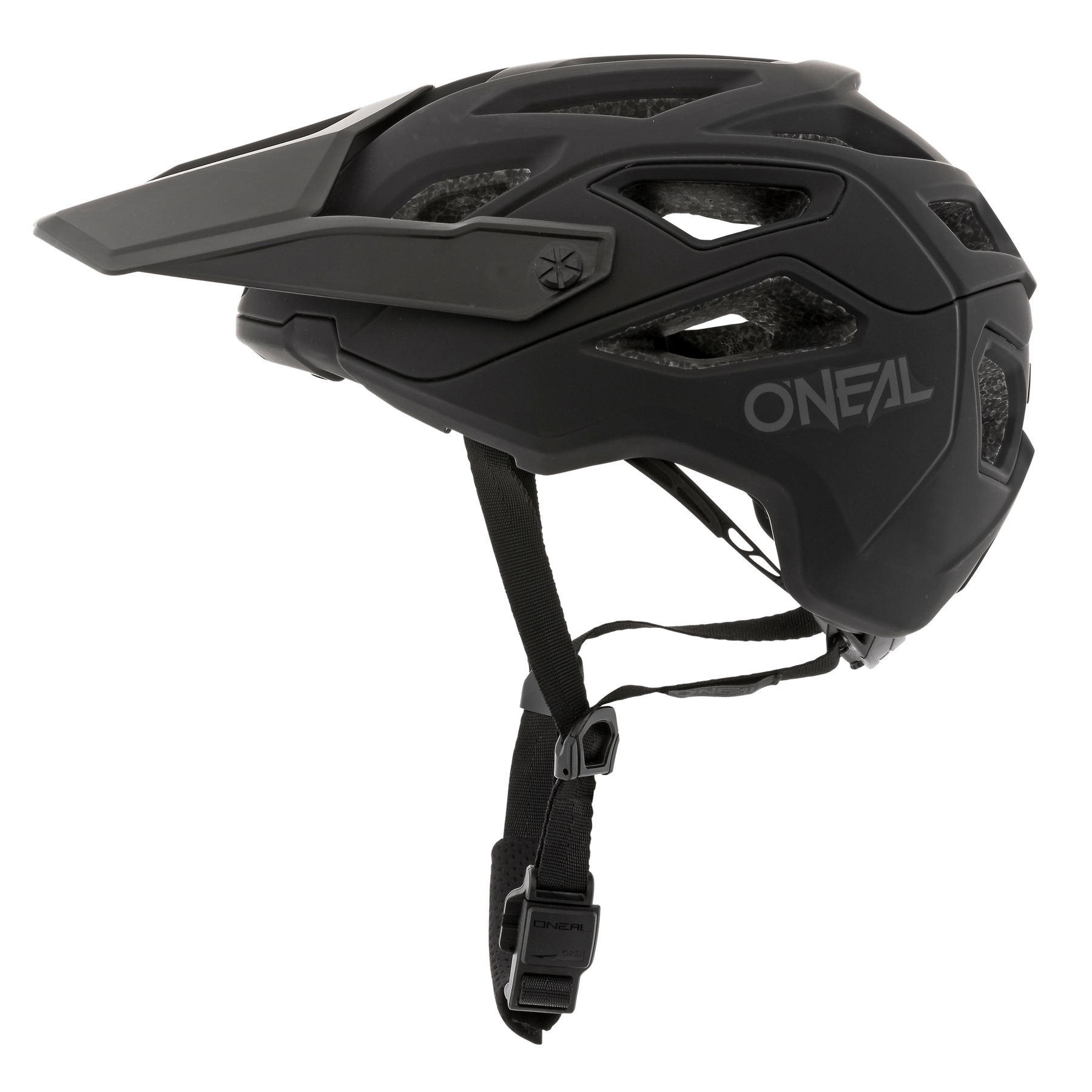 Der O'NEAL PIKE Helm SOLID ist ein mattschwarzer Mountainbike-Helm mit Visier, Belüftungslöchern, verstellbaren Riemen und einer Schnalle, dargestellt von der Seite auf weißem Hintergrund.