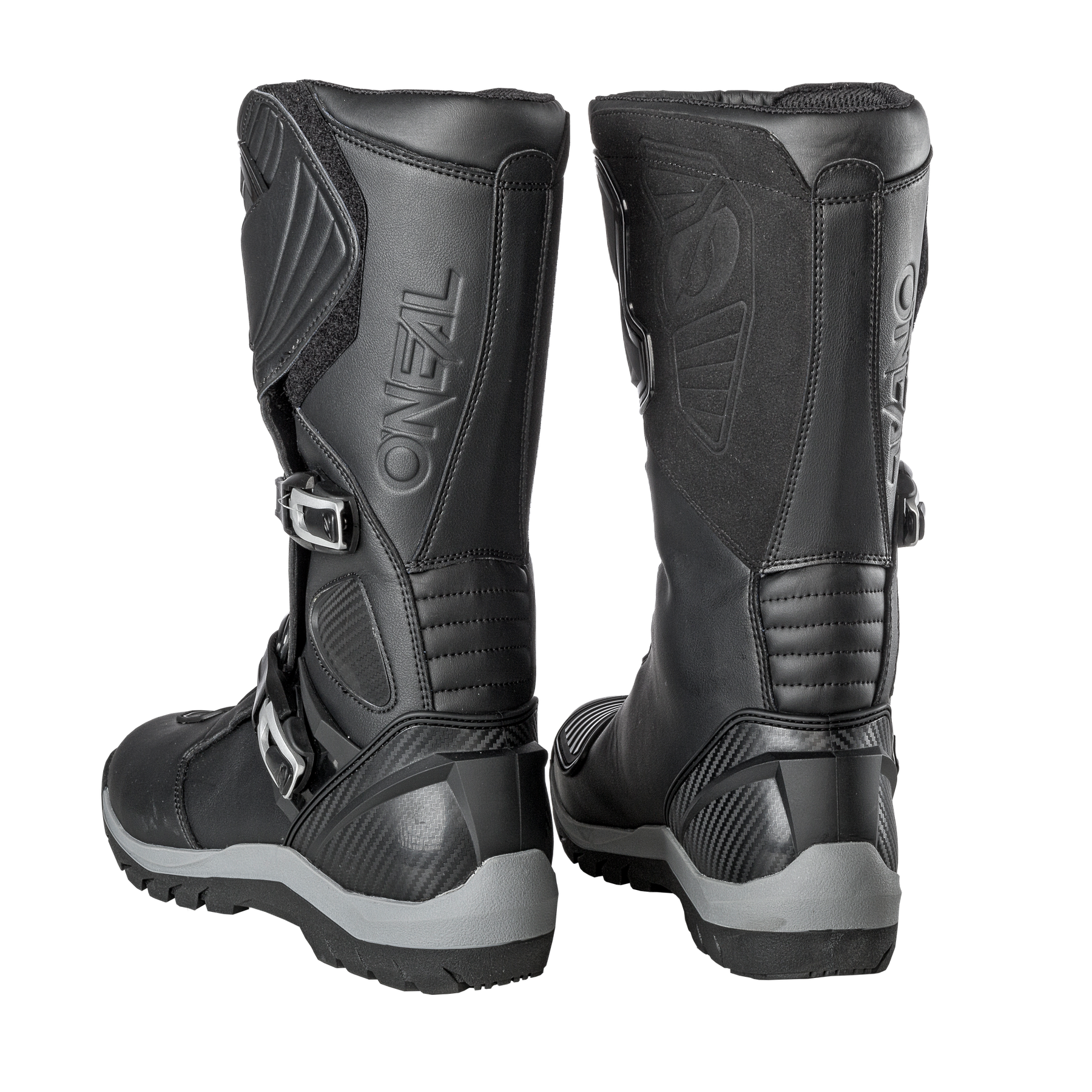Ein Paar schwarze O'NEAL SIERRA PRO Stiefel Motorradstiefel mit grauen Akzenten, robusten Sohlen, Schnallen und verstärkten Einsätzen werden von hinten und von der Seite auf einem weißen Hintergrund gezeigt.