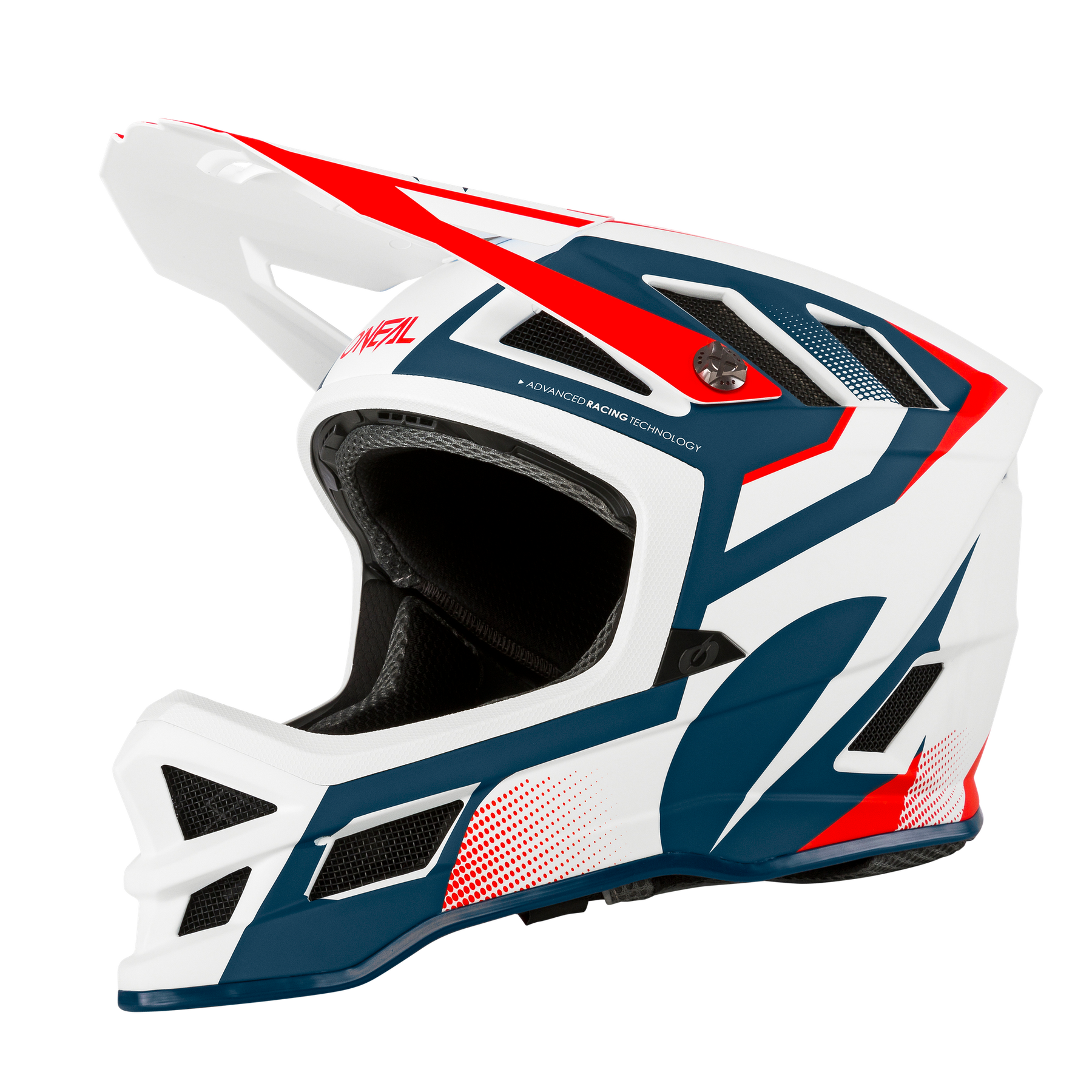 Eine Seitenansicht des O'NEAL BLADE Hyperlite Helm OXYD, ein Fullface-Motocross-Helm von O'NEAL, mit weißer Basis mit roten und marineblauen Akzenten, Fiberglasschale, Visier, Kinnschutz und Belüftungspaneelen auf schwarzem Hintergrund.