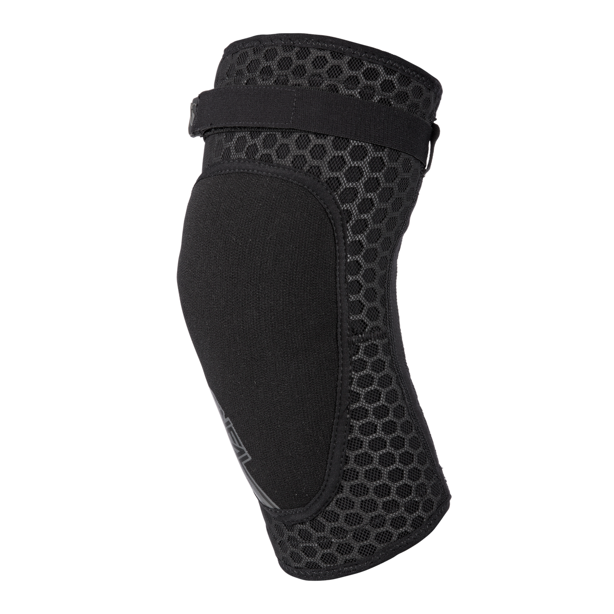 El protector de codo REDEEMA de O'NEAL es un protector de codo negro con laterales de malla en forma de panal y una parte delantera protectora resistente, ideal para ciclismo o actividades físicas, mostrado sobre fondo blanco.
