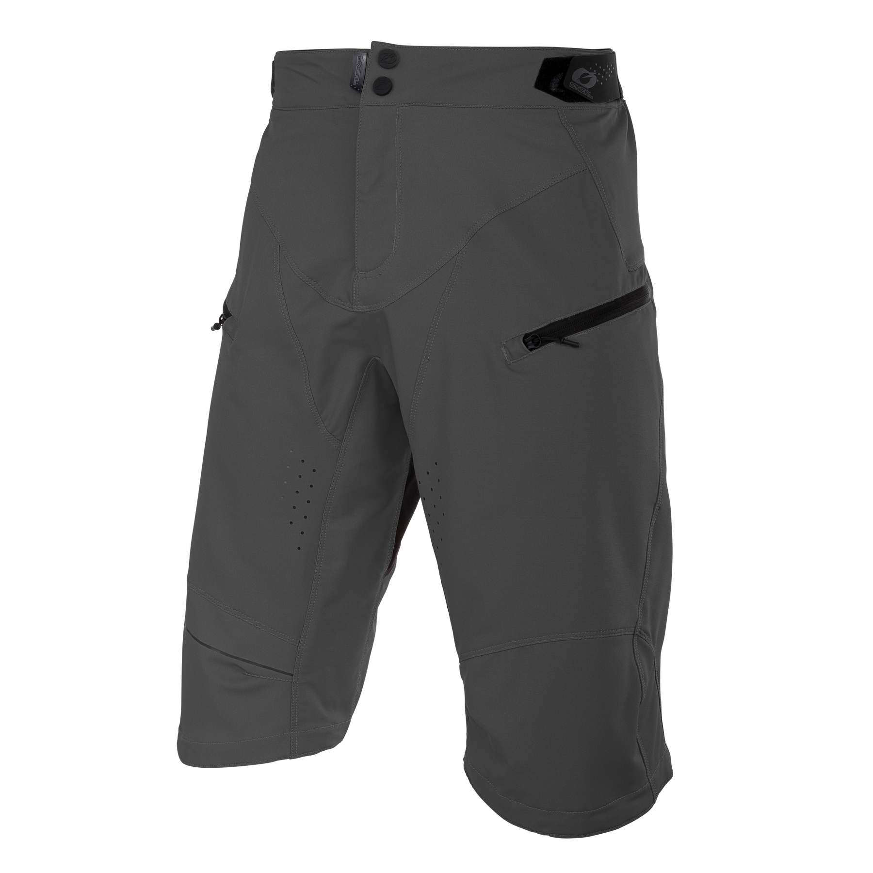 Die O'NEAL ROCKSTACKER Shorts ist eine knielange, dunkelgraue Hose mit zwei Oberschenkeltaschen mit Reißverschluss, Belüftungslöchern über den Knien und einem Knopfverschluss in der Taille. Leichtes Material von O'NEAL sorgt für Komfort und zuverlässigen Schutz bei aktivem Tragen.