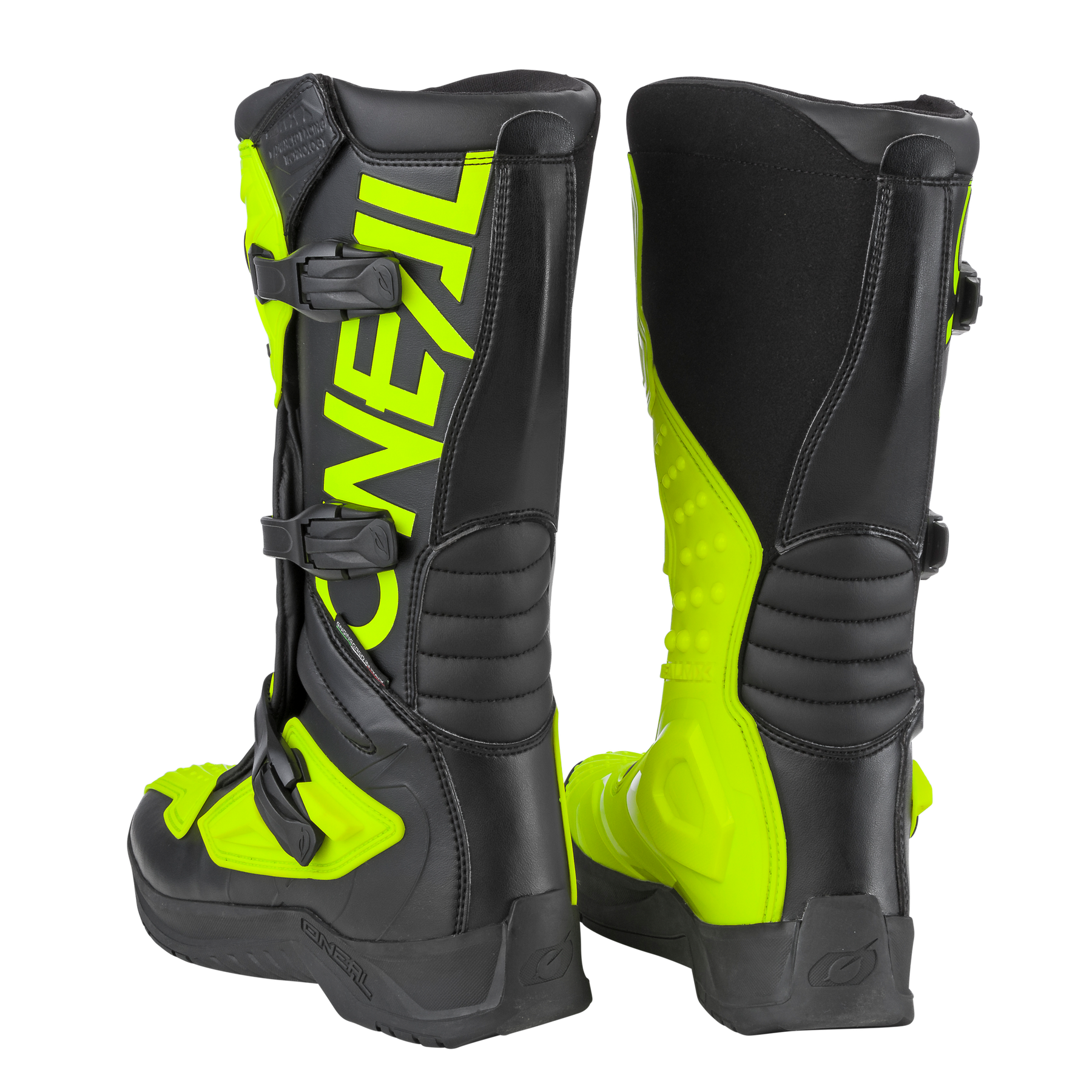 Ein Paar schwarzer und neongelber O'NEAL RSX Stiefel mit Schnallen und Polsterung; ein Stiefel zeigt das O'NEAL-Logo nach vorne, während der andere die Ferse und Wade zeigt.
