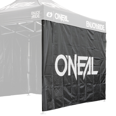 Una tenda da corsa O'NEAL nera con le scritte "O'NEAL" e "ENJOY THE RIDE." in bianco sulla tettoia e sulla parete laterale. La struttura metallica della tenda è parzialmente visibile.