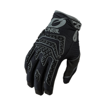 Ein schwarzer O'NEAL SNIPER ELITE Handschuh mit grauen geometrischen Mustern und Logo ist mit der Handfläche nach unten auf weißem Hintergrund abgebildet und kombiniert Stil und Leistung für Motocross-Fahrer.