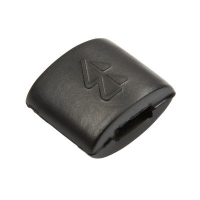 Le Neckbrace TRON EVA protectors d'O'NEAL est un accessoire compact en plastique noir de forme rectangulaire avec un symbole de double flèche gravé sur le dessus et une fente ouverte sur un côté qui se détache sur un fond uni.