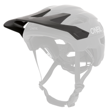 Der O'NEAL Visor TRAILFINDER Helmet SOLID ist ein mattschwarzer Fahrradhelm mit Visier, verstellbaren Riemen, Belüftungsöffnungen und dem O'NEAL-Logo an der Seite - für Sicherheit und Komfort.